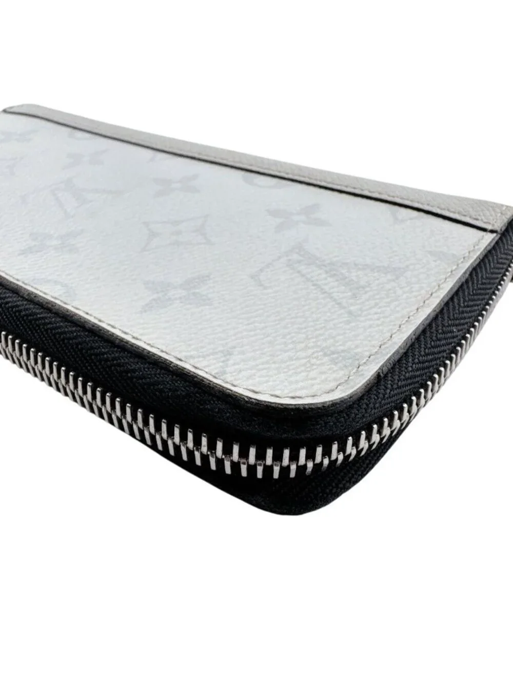 Louis Vuitton Zippy Wallet Vertical Taigarama
